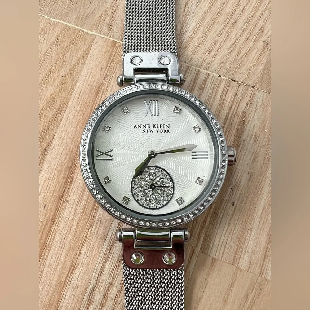 Anne klein New York ladies silver tone stainless steel Watch NEW BATTERY